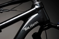 ONE-TWENTY TRAIL HUNTER EDITION-CZ Glossy Black(Silver) + triko TH zdarma