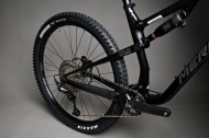 ONE-TWENTY TRAIL HUNTER EDITION-CZ Glossy Black(Silver) + triko TH zdarma