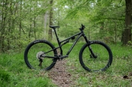 ONE-TWENTY TRAIL HUNTER EDITION-CZ Glossy Black(Silver) + triko TH zdarma