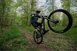 ONE-TWENTY TRAIL HUNTER EDITION-CZ Glossy Black(Silver) + triko TH zdarma