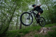 ONE-TWENTY TRAIL HUNTER EDITION-CZ Glossy Black(Silver) + triko TH zdarma