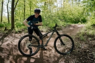 ONE-TWENTY TRAIL HUNTER EDITION-CZ Glossy Black(Silver) + triko TH zdarma